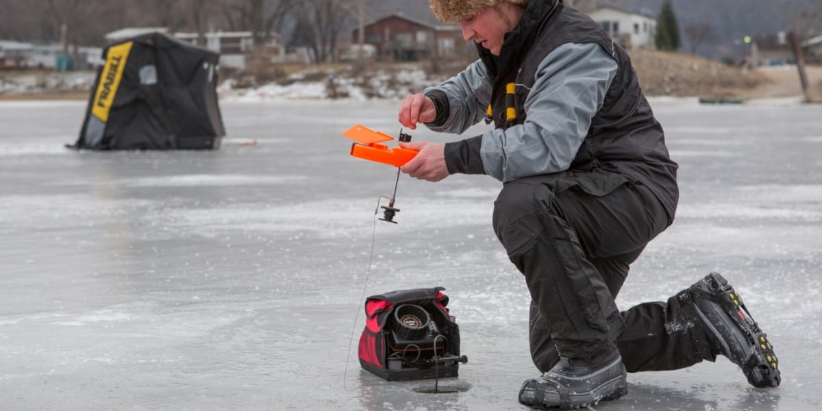 5 Reasons Why You Need A Fish Finder When Ice Fishing - Fishing & Hunting