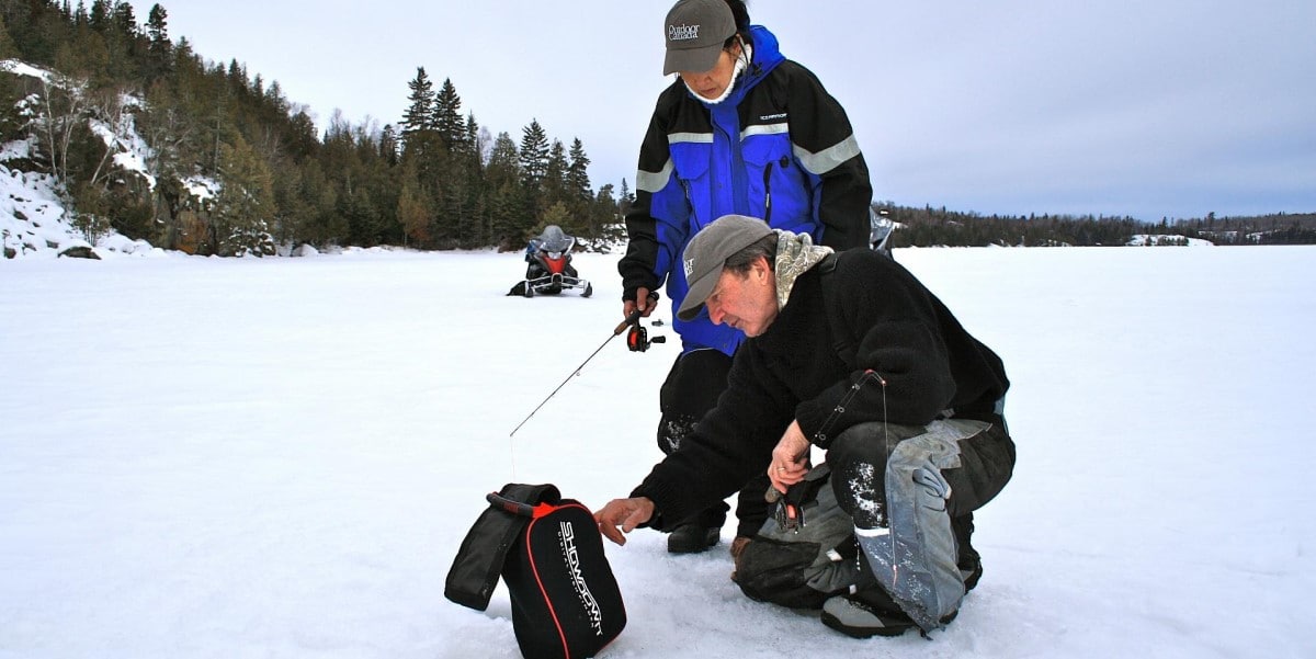 Ice Fishing Fish Finder vs. Flasher. What's the Best Option? - Fishing & Hunting